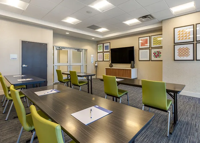 Express & - Dwtn - State Capitol By Ihg