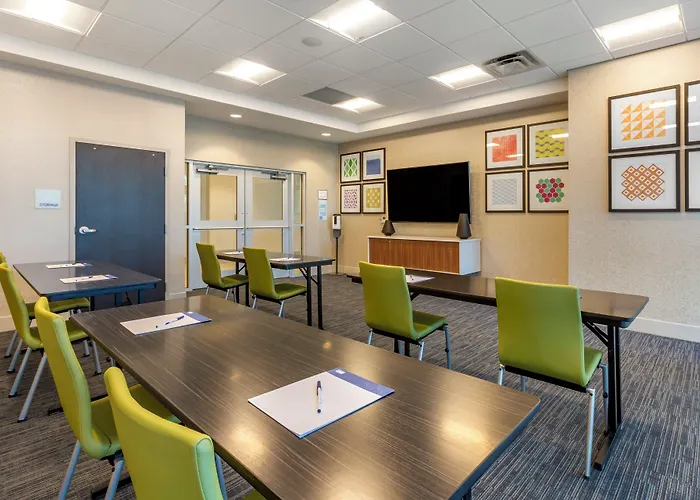 Express & - Dwtn - State Capitol By Ihg